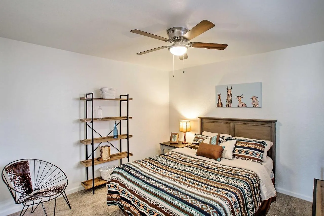Semesterbostad Phoenix Home Golf, Hike, And Explore Downtown!